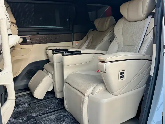 Toyota Alphard — Фото автомобиля 4