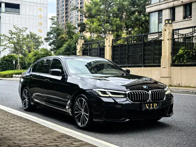 BMW 5 Series — Фото автомобиля 3