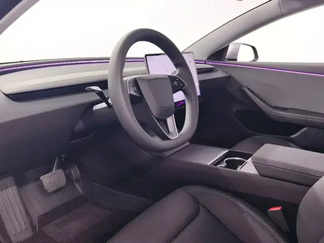 Tesla Model 3 — Фото автомобиля 13