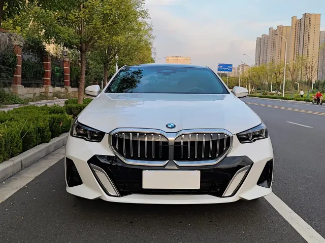 BMW 5 Series — Фото автомобиля 20