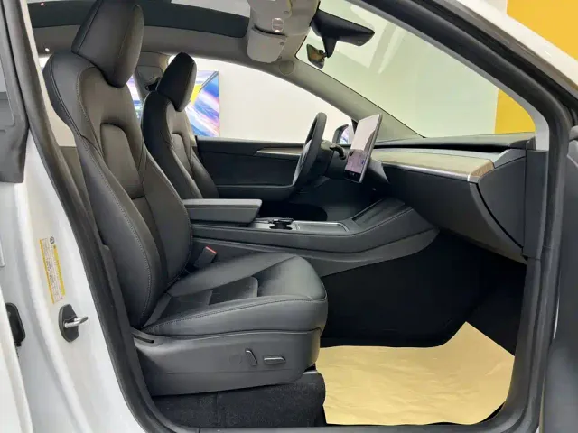 Tesla Model Y — Фото автомобиля 19