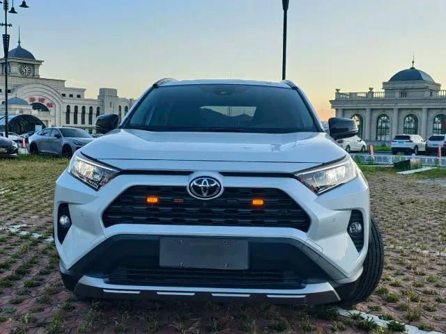 Toyota RAV4 — Фото автомобиля 2
