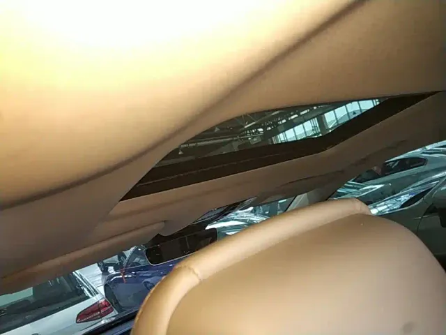 Roewe iMAX8 — Фото автомобиля 17