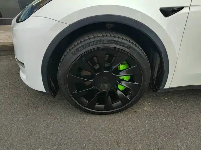 Tesla Model Y — Фото автомобиля 22
