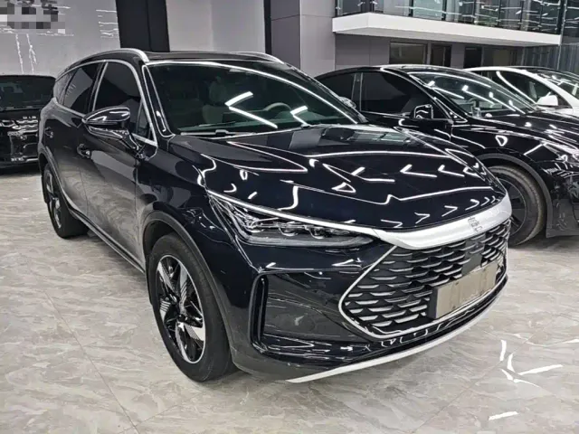BYD Tang — Фото автомобиля 3