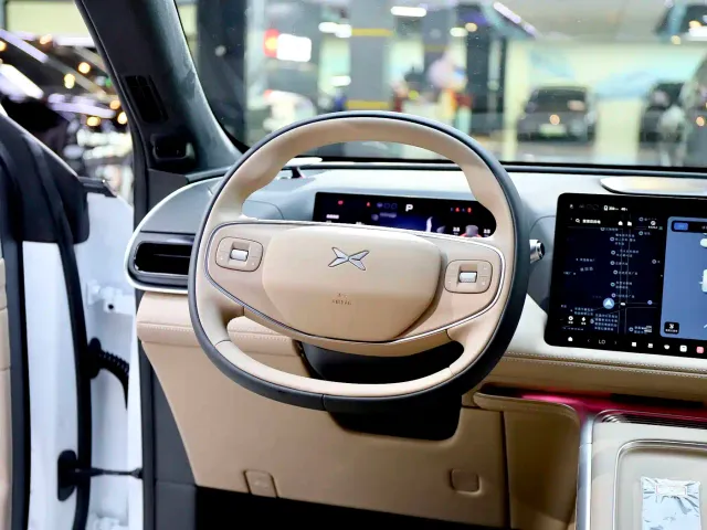 Xpeng G9 — Фото автомобиля 11