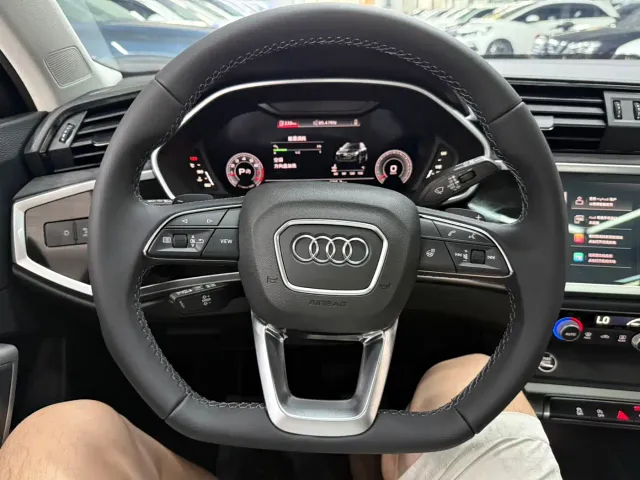 Audi Q3 — Фото автомобиля 14