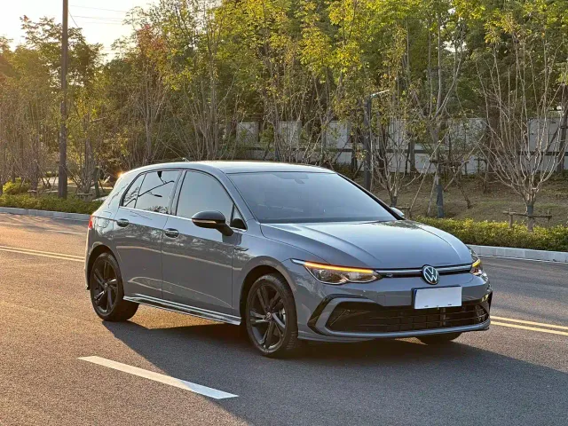 Volkswagen Golf — Фото автомобиля 3