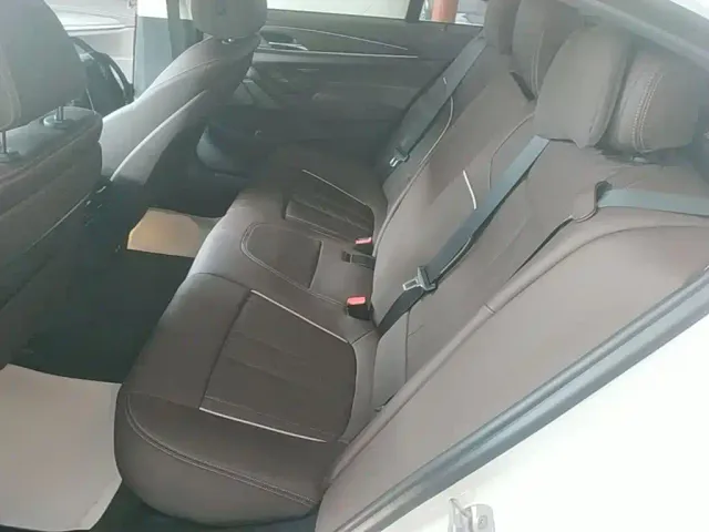 BMW 5 Series — Фото автомобиля 16