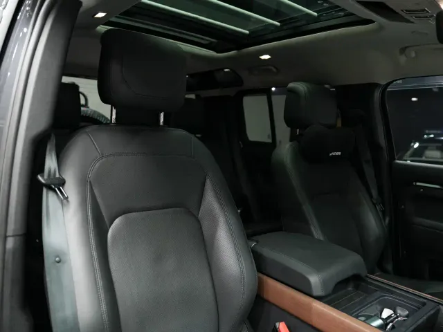 Land Rover Defender — Фото автомобиля 16
