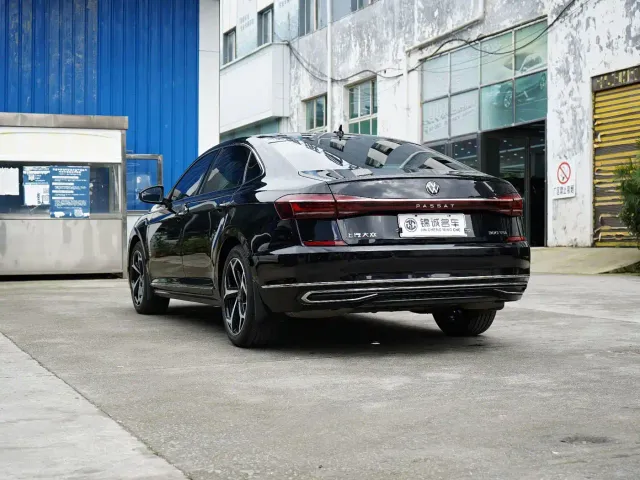 Volkswagen Passat — Фото автомобиля 9