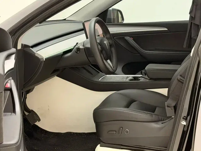 Tesla Model Y — Фото автомобиля 9