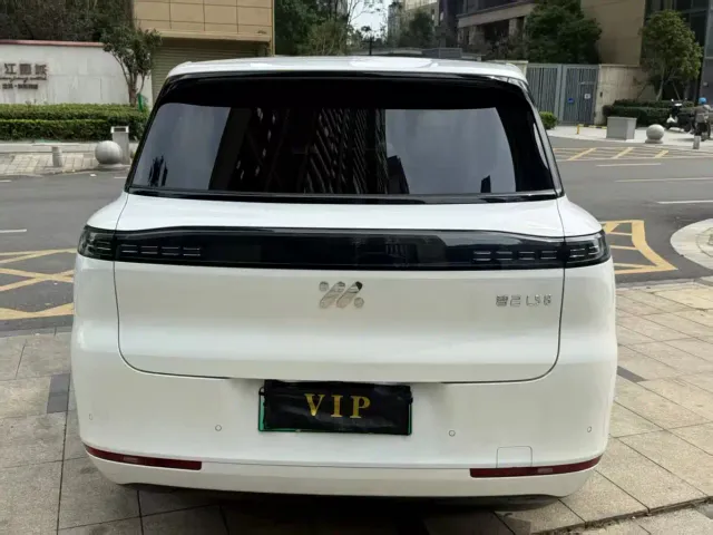 IM Motors IM LS8 2026 Model Base Version 5-seater Long Range Edition — Фото автомобиля 8