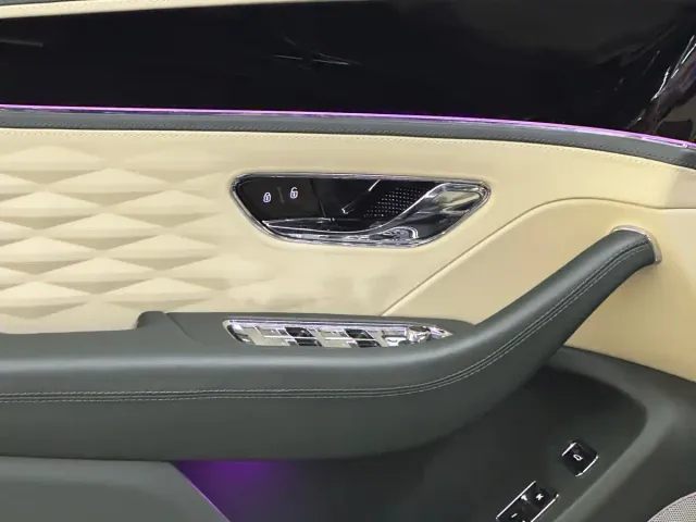 Bentley Flying Spur — Фото автомобиля 29