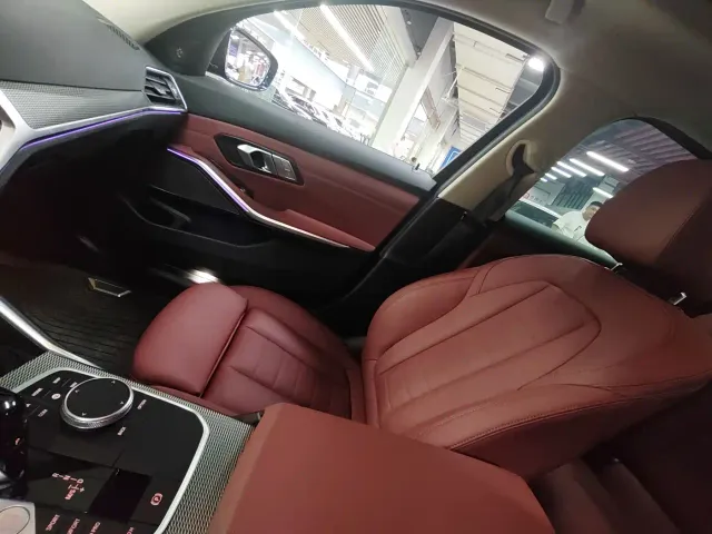 BMW BMW 3 Series 2020 330i M Sport Blackout Package — Фото автомобиля 8