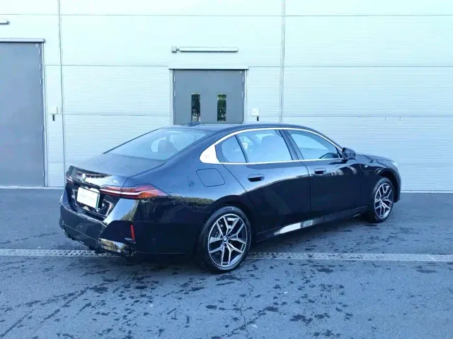 BMW i5 — Фото автомобиля 5