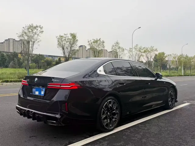 BMW 5 Series — Фото автомобиля 20