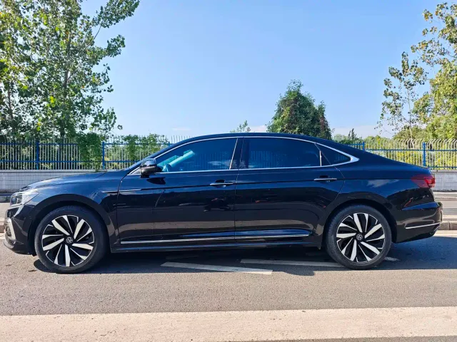 Volkswagen Passat — Фото автомобиля 8