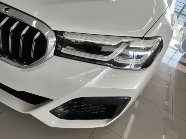 BMW 5 Series — Фото автомобиля 23