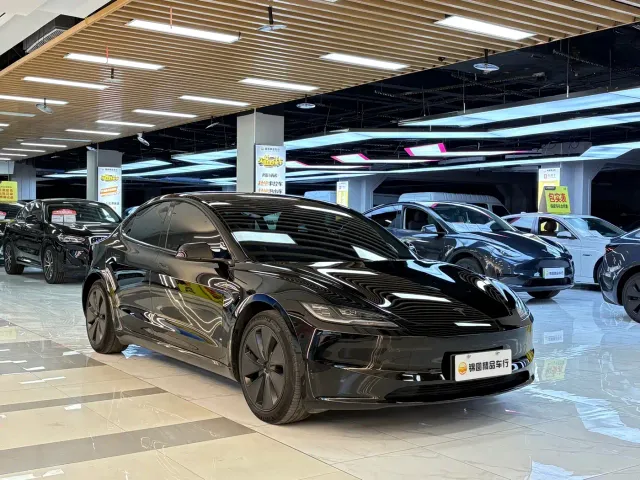 Tesla Model 3 — Фото автомобиля 7