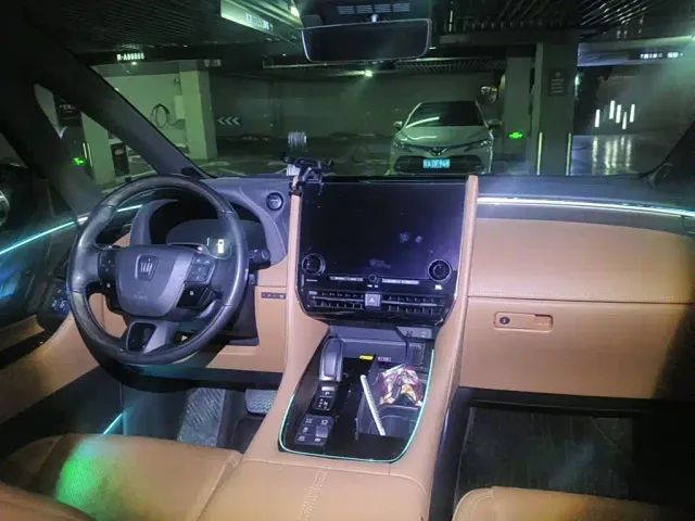 Toyota Vellfire — Фото автомобиля 12