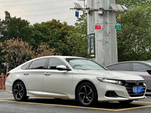 Honda Accord — Фото автомобиля 3