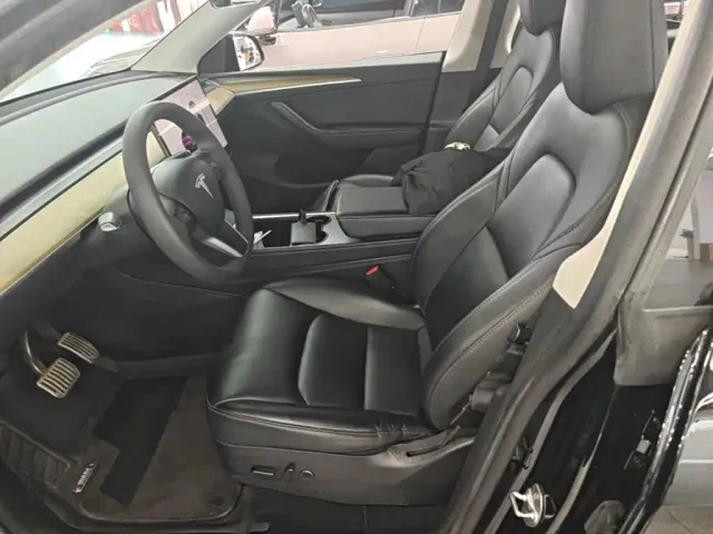 Tesla Model Y — Фото автомобиля 14