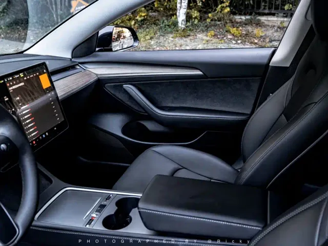 Tesla Model 3 — Фото автомобиля 8