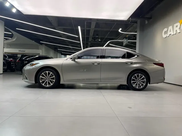 Lexus ES — Фото автомобиля 8