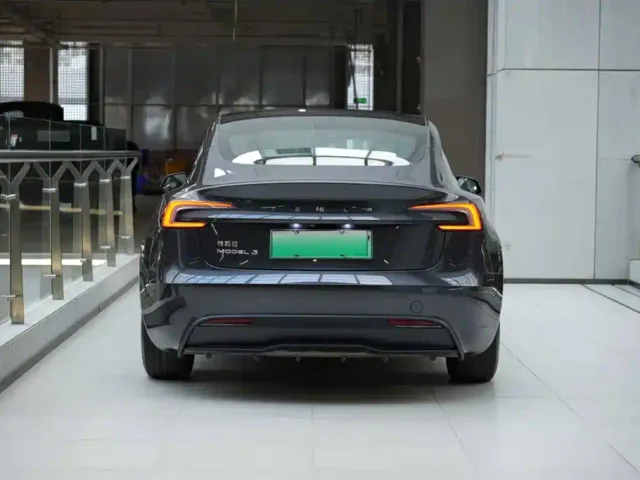 Tesla Model 3 2023 Rear-Wheel Drive — Фото автомобиля 4
