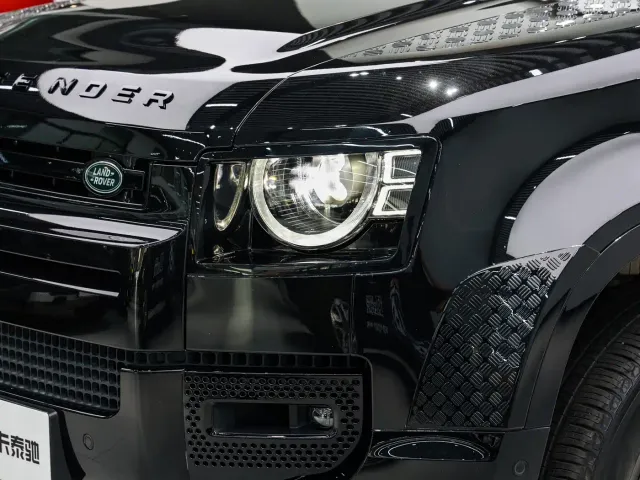 Land Rover Defender — Фото автомобиля 8