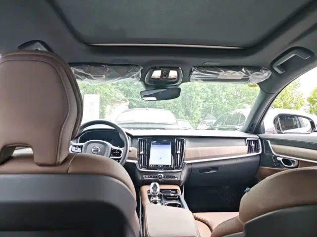 Volvo S90 — Фото автомобиля 22