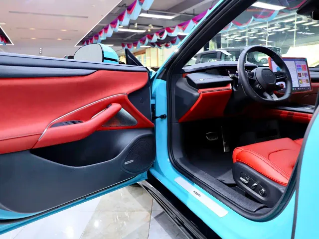 Xiaomi SU7 — Фото автомобиля 11