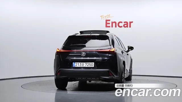 Lexus UX — Фото автомобиля 4