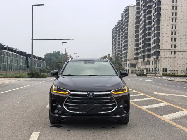 BYD Tang — Фото автомобиля 2