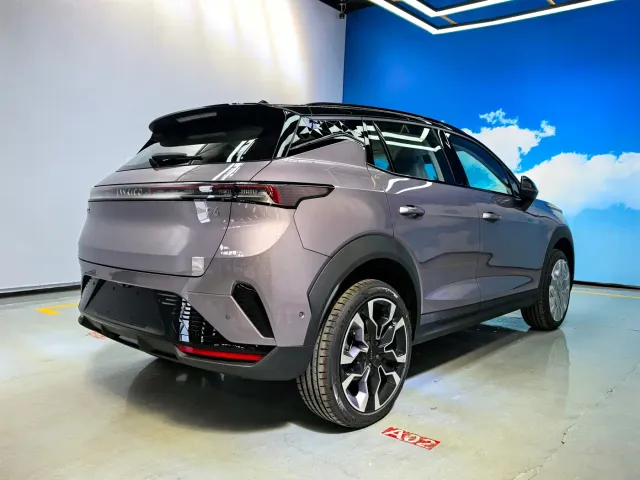 Lynk & Co 06 — Фото автомобиля 4