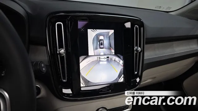 Вольво XC40 B4 Ultimate Bright — Фото автомобиля 12