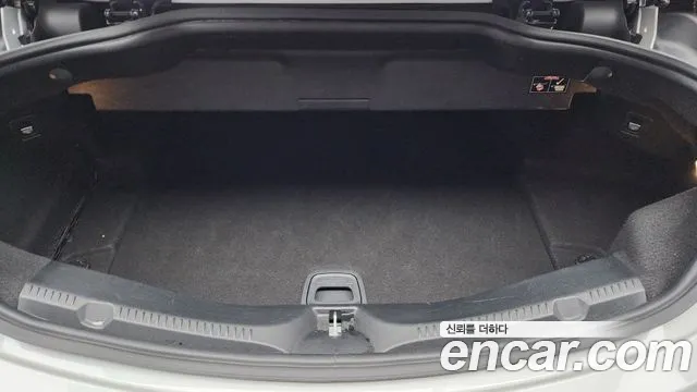 Mercedes-Benz E-Class — Фото автомобиля 20