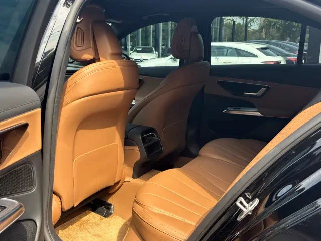 Mercedes-Benz E-Class — Фото автомобиля 8