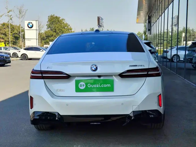BMW i5 — Фото автомобиля 5