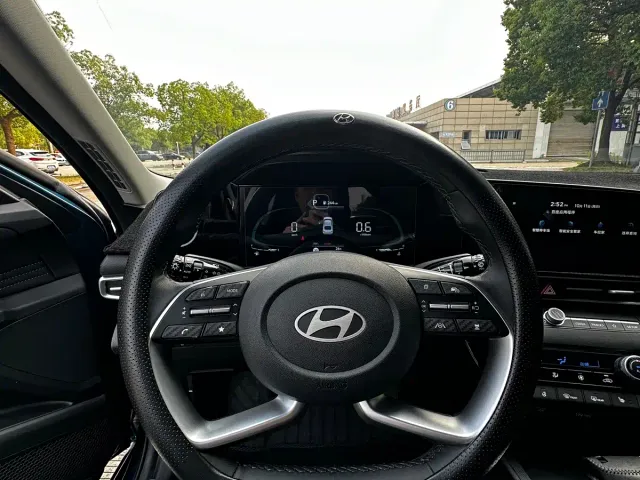 Hyundai Elantra — Фото автомобиля 8
