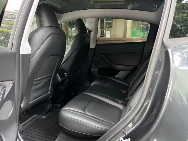 Tesla Model Y — Фото автомобиля 13