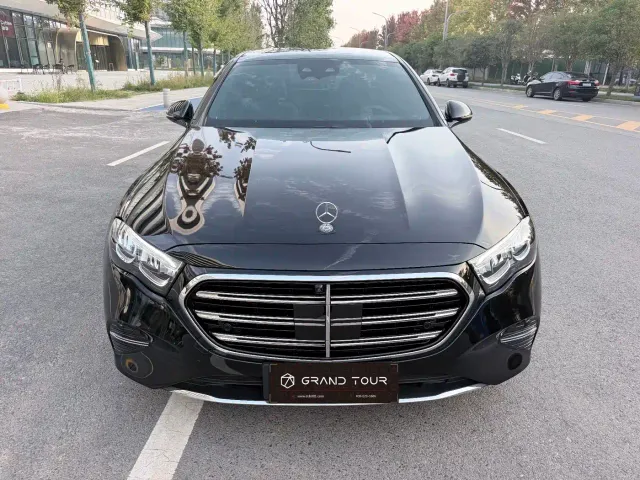 Mercedes-Benz E-Class — Фото автомобиля 2