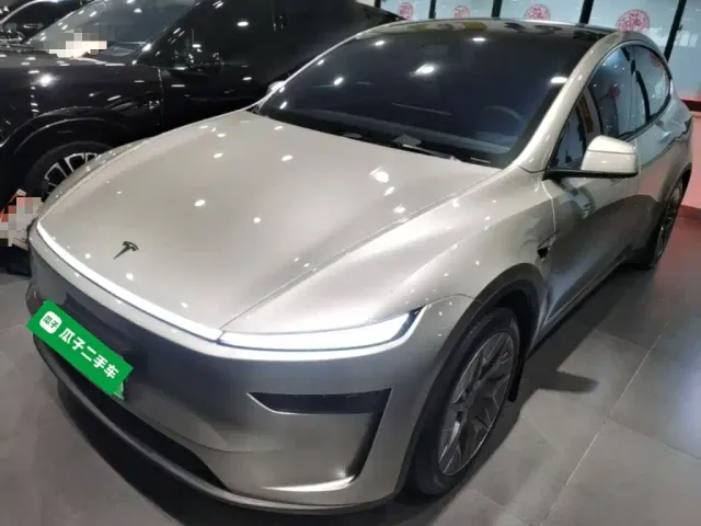 Фотография автомобиля — Tesla Model Y L
