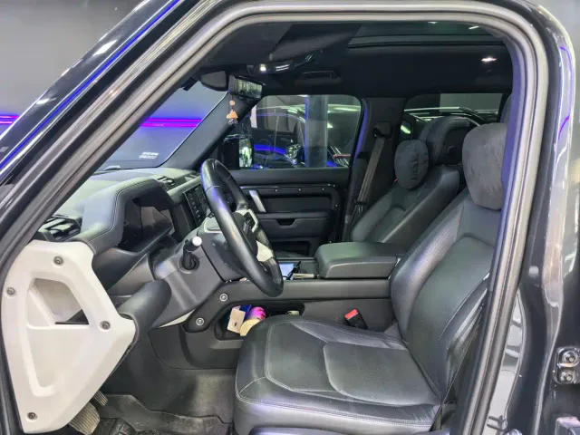 Land Rover Defender — Фото автомобиля 9