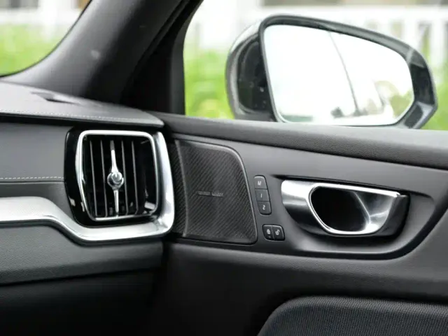 Volvo S60 — Фото автомобиля 13
