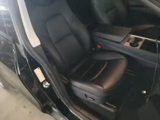 Tesla Model Y — Фото автомобиля 24