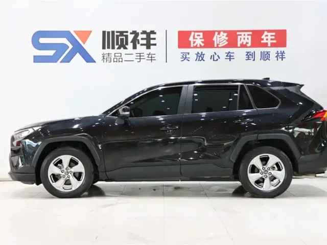 Toyota RAV4 — Фото автомобиля 6