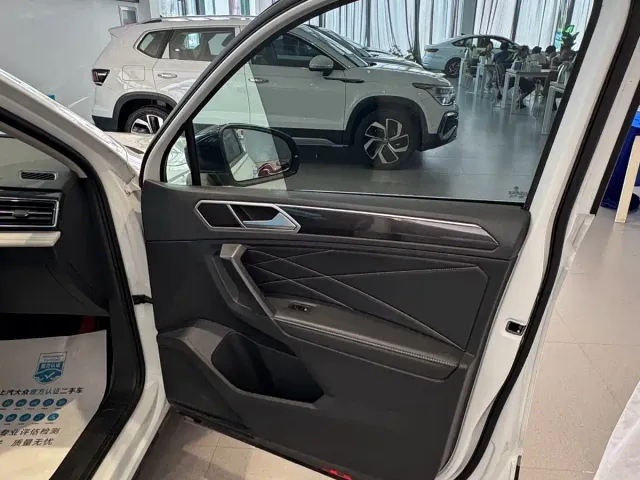 Volkswagen Tiguan L — Фото автомобиля 12