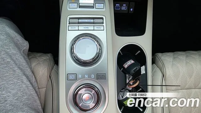 Genesis GV70 — Фото автомобиля 9